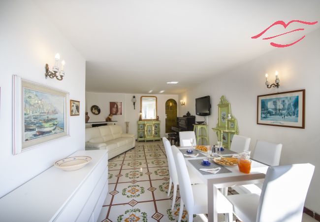 Villa in Praiano - Villa Albatros - Stunning 2 floors Villa for large groups! Villa in Praiano - Villa Albatros - Stunning 2 floors Villa for large groups!