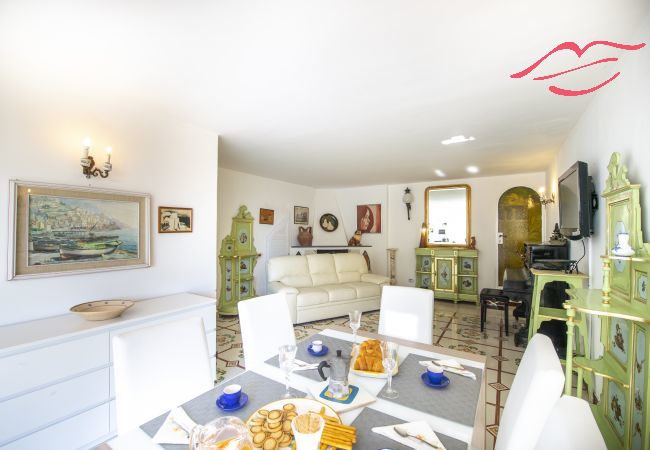 Villa in Praiano - Villa Albatros - Stunning 2 floors Villa for large groups! Villa in Praiano - Villa Albatros - Stunning 2 floors Villa for large groups!