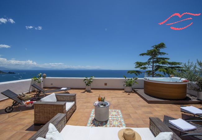 Villa in Praiano - Villa Albatros - Stunning 2 floors Villa for large groups! Villa in Praiano - Villa Albatros - Stunning 2 floors Villa for large groups!