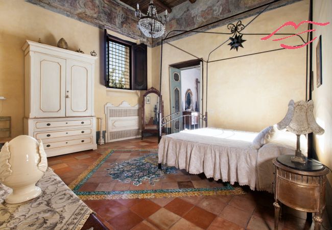 House in Positano - Estate4home - Palazzo Crocione  House in Positano - Estate4home - Palazzo Crocione