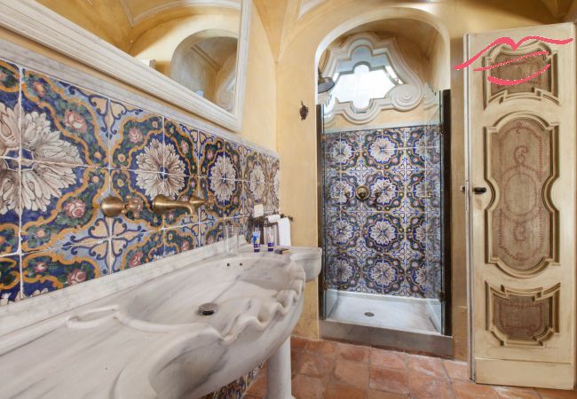House in Positano - Estate4home - Palazzo Crocione  House in Positano - Estate4home - Palazzo Crocione