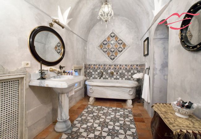 House in Positano - Estate4home - Palazzo Crocione  House in Positano - Estate4home - Palazzo Crocione