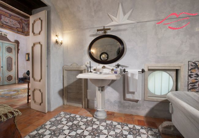 House in Positano - Estate4home - Palazzo Crocione  House in Positano - Estate4home - Palazzo Crocione
