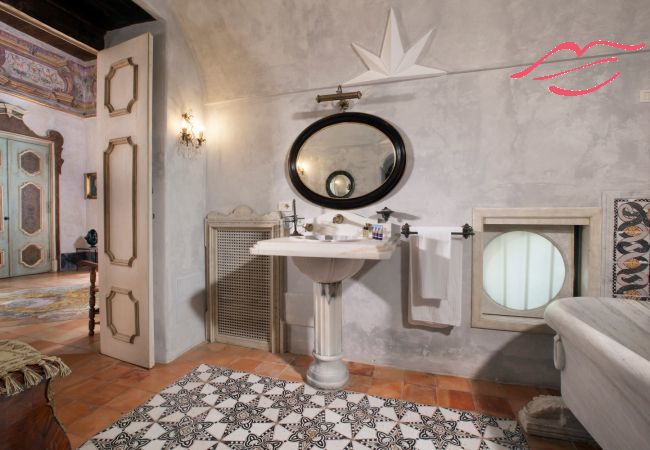 House in Positano - Estate4home - Palazzo Crocione  House in Positano - Estate4home - Palazzo Crocione