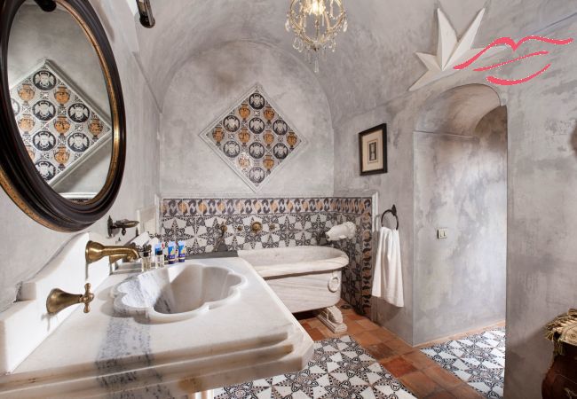 House in Positano - Estate4home - Palazzo Crocione  House in Positano - Estate4home - Palazzo Crocione