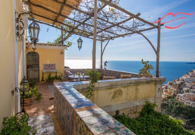 House in Positano - Estate4home - Palazzo Crocione  House in Positano - Estate4home - Palazzo Crocione