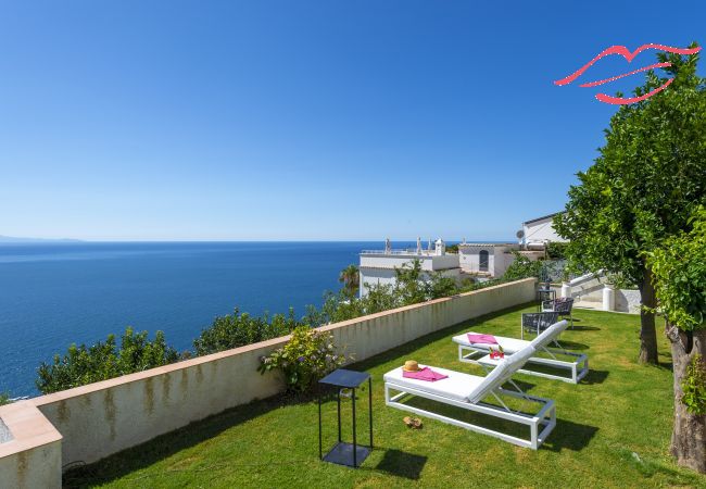 Villa in Praiano - Villa Ecuba - Villa for groups in a strategic position Villa in Praiano - Villa Ecuba - Villa for groups in a strategic position