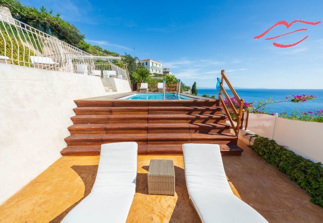 Villa in Maiori - Luxury Villa Vittoria- Villa with garden, swimming pool and jacuzzi overlooking the sea