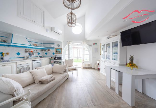 Villa in Maiori - Luxury Villa Vittoria- Villa with garden, swimming pool and jacuzzi overlooking the sea Villa in Maiori - Luxury Villa Vittoria- Villa with garden, swimming pool and jacuzzi overlooking the sea