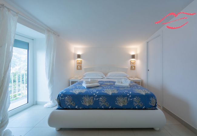 Villa in Maiori - Luxury Villa Vittoria- Villa with garden, swimming pool and jacuzzi overlooking the sea Villa in Maiori - Luxury Villa Vittoria- Villa with garden, swimming pool and jacuzzi overlooking the sea