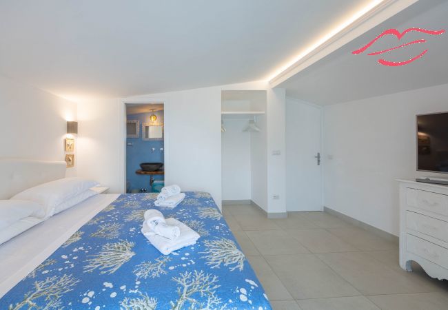 Villa in Maiori - Luxury Villa Vittoria- Villa with garden, swimming pool and jacuzzi overlooking the sea Villa in Maiori - Luxury Villa Vittoria- Villa with garden, swimming pool and jacuzzi overlooking the sea