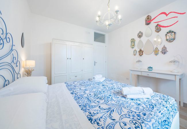 Villa in Maiori - Luxury Villa Vittoria- Villa with garden, swimming pool and jacuzzi overlooking the sea Villa in Maiori - Luxury Villa Vittoria- Villa with garden, swimming pool and jacuzzi overlooking the sea