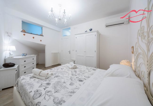 Villa in Maiori - Luxury Villa Vittoria- Villa with garden, swimming pool and jacuzzi overlooking the sea Villa in Maiori - Luxury Villa Vittoria- Villa with garden, swimming pool and jacuzzi overlooking the sea