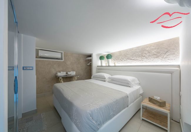 Villa in Maiori - Luxury Villa Vittoria- Villa with garden, swimming pool and jacuzzi overlooking the sea Villa in Maiori - Luxury Villa Vittoria- Villa with garden, swimming pool and jacuzzi overlooking the sea