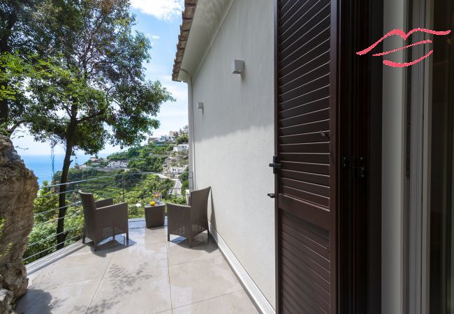 Villa in Amalfi - Villa Donna Rachele - Sea view Jacuzzi and Free Parking Villa in Amalfi - Villa Donna Rachele - Sea view Jacuzzi and Free Parking