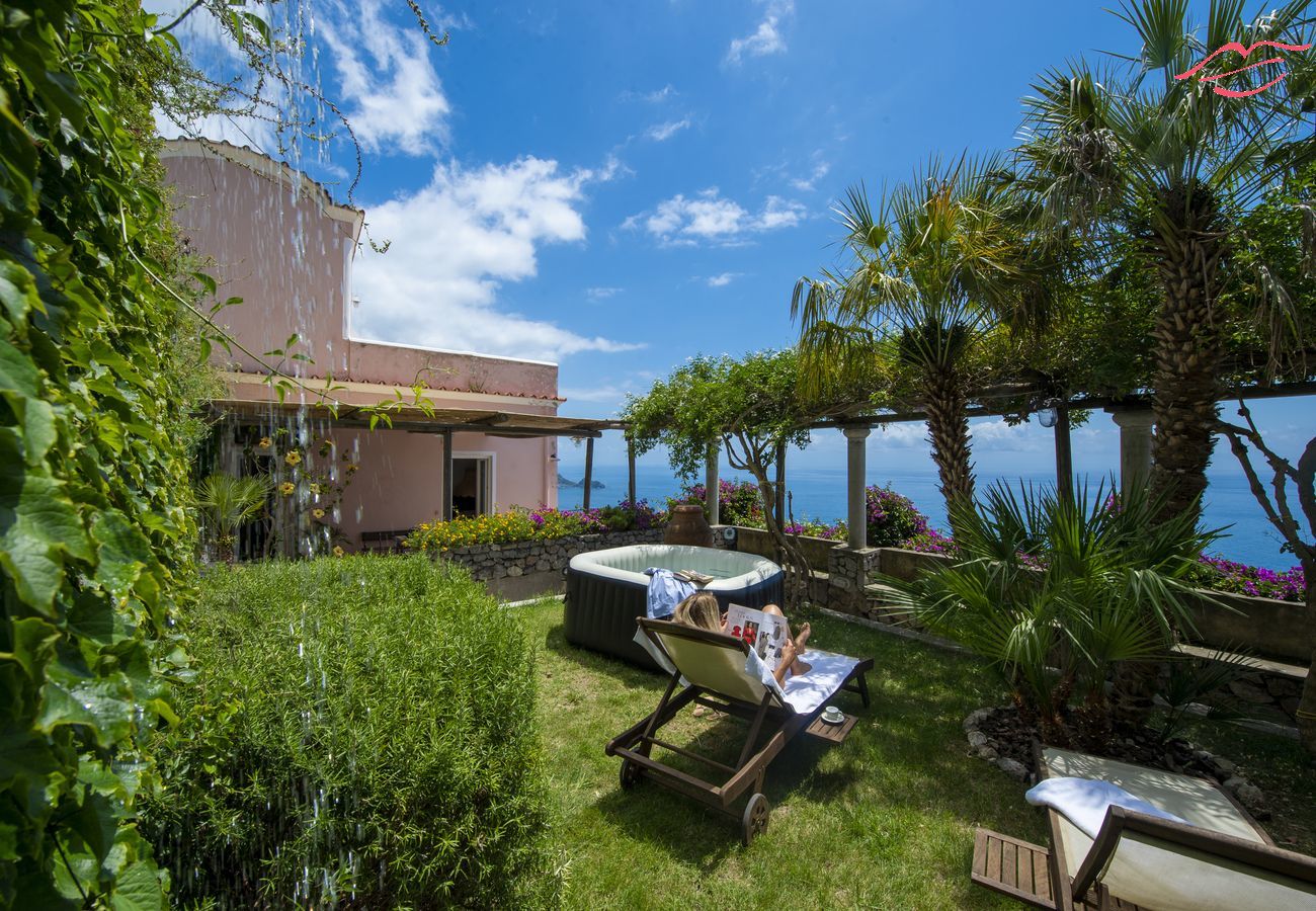 House in Praiano - Casale Fralisa - Marvelous terrace and hot tub with sea view