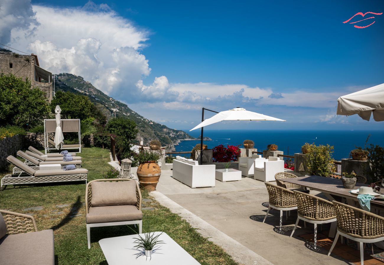 Villa in Praiano - Villa Panorama - Garden overlooking the sea and Sauna