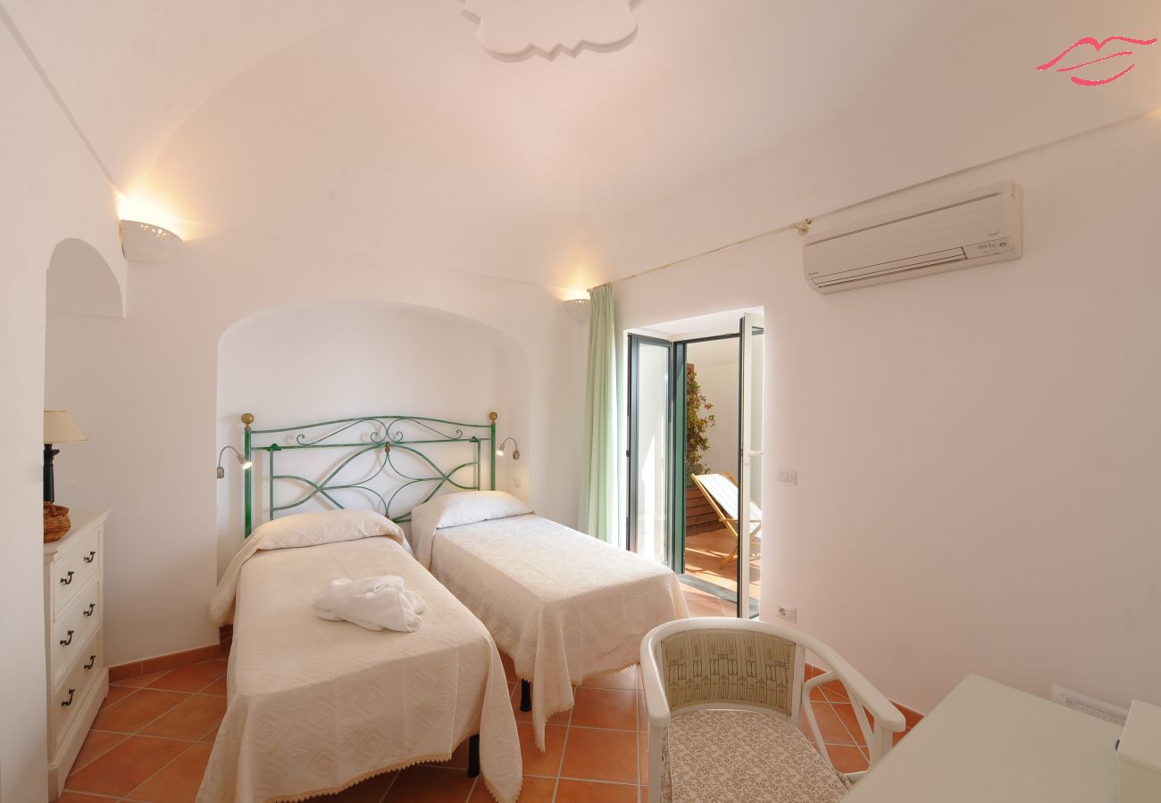 Villa in Praiano - Casa Alessia - Big terrace on the sea, ideal for large families Villa in Praiano - Casa Alessia - Big terrace on the sea, ideal for large families