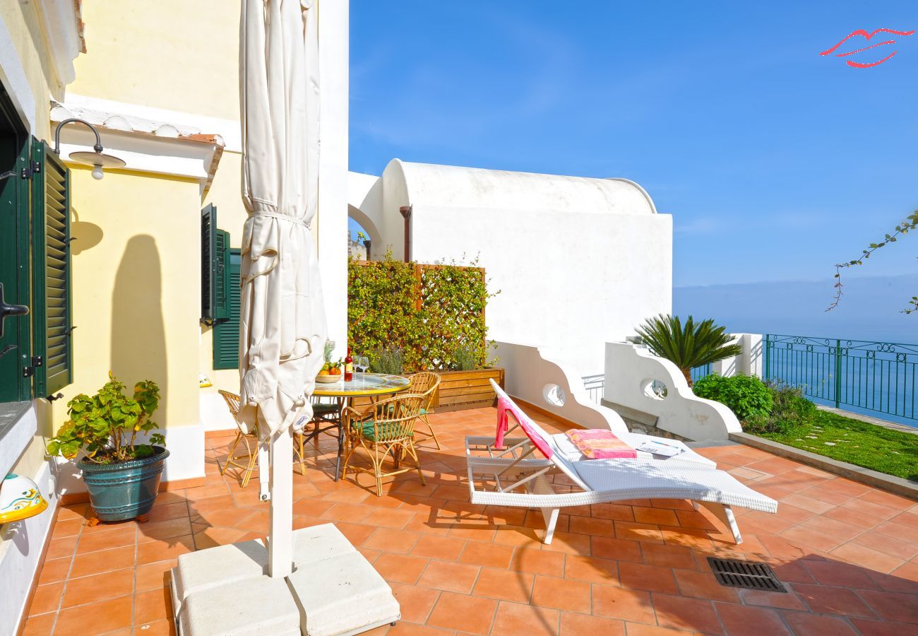 Villa in Praiano - Casa Alessia - Big terrace on the sea, ideal for large families Villa in Praiano - Casa Alessia - Big terrace on the sea, ideal for large families