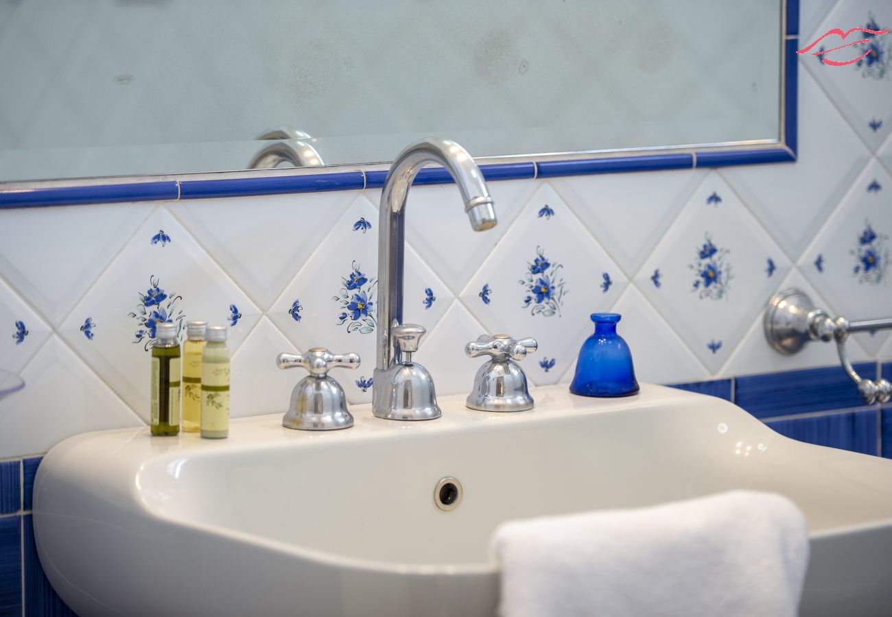Apartment in Praiano - La Maison del Pescatore - Few steps away from the beach, sea view 