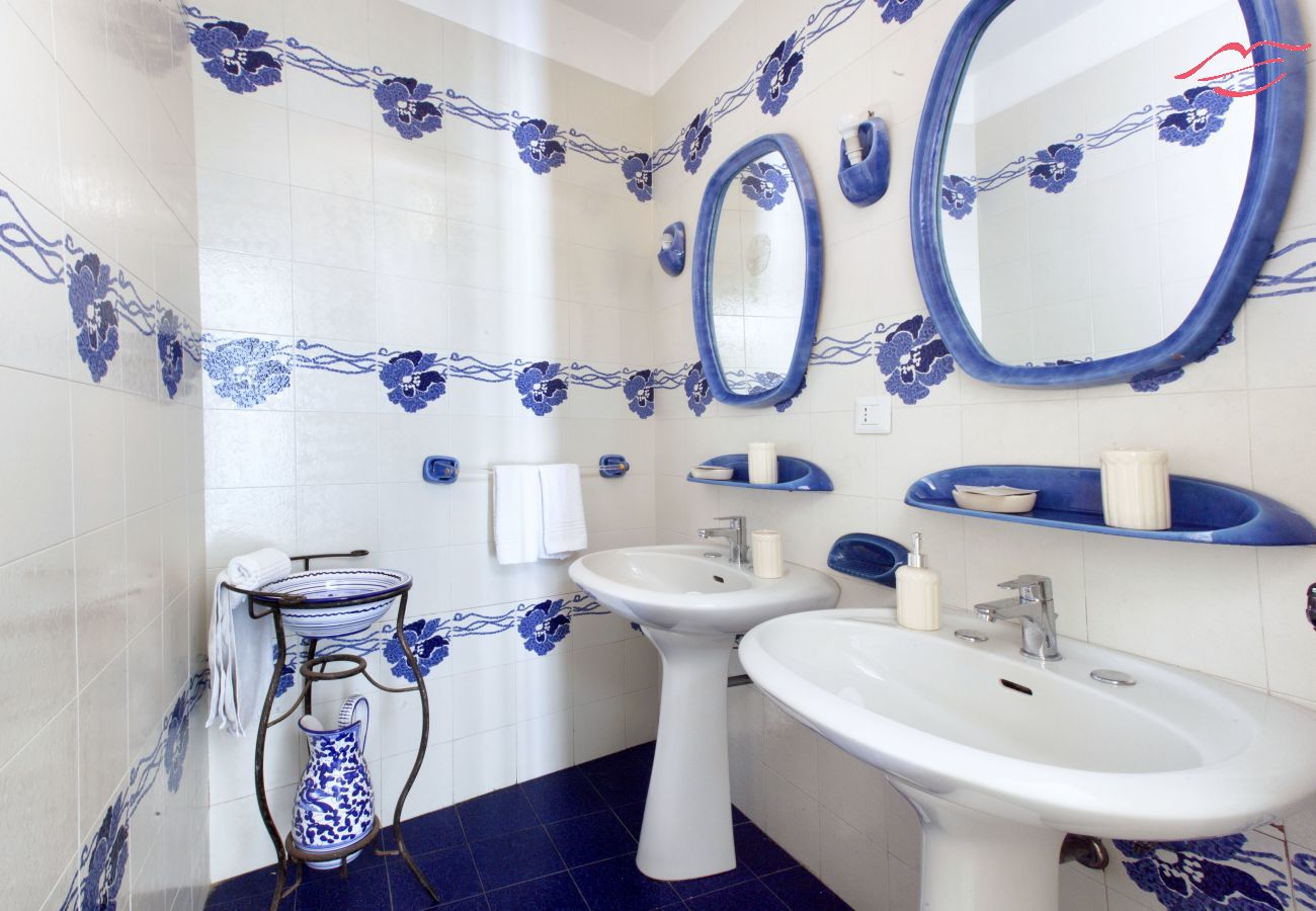 House in Positano - Estate4home- La casa del maresciallo House in Positano - Estate4home- La casa del maresciallo